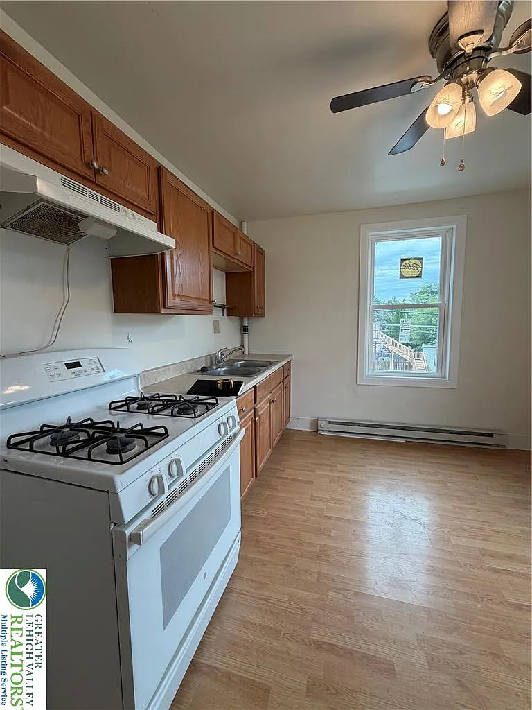 2 bed, 1.0 bath, 1200 sqft, $1,500 — Photo 4
