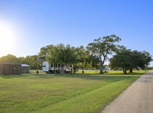 93 Swallow St, Palacios, TX 77465