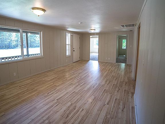 4th image of 52762 Center Dr