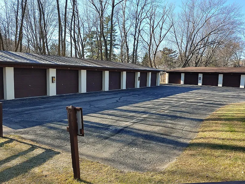 Green Lake Apartments — Photo 3
