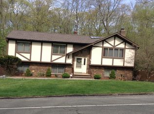 24 Maxim Dr, Hopatcong, NJ 07843