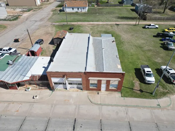 210 S Broadway, Geary, OK 73040