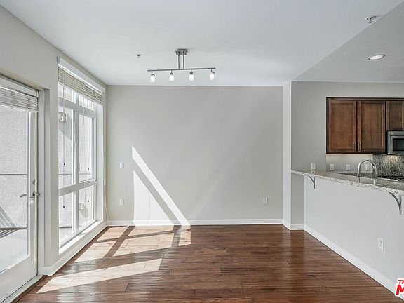 4th image of 21301 Erwin St Unit 508