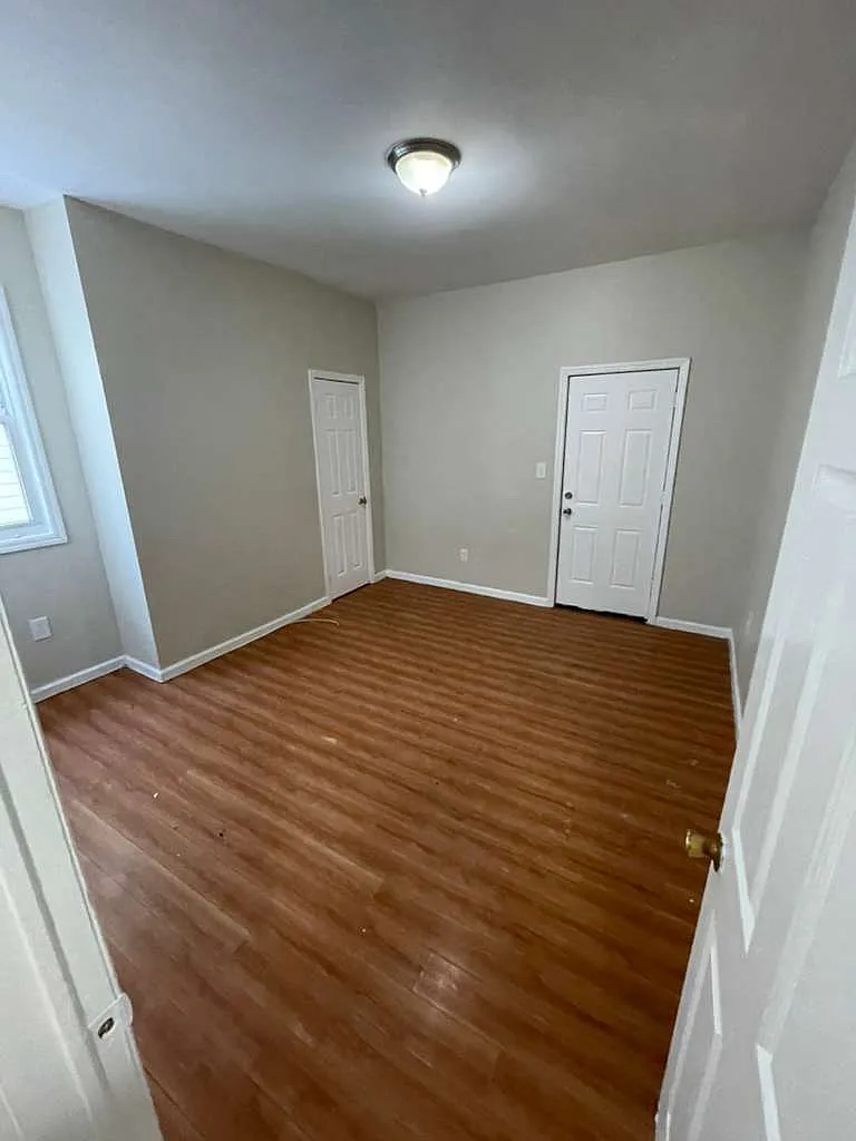 3 bed, $1,700 — Photo 1