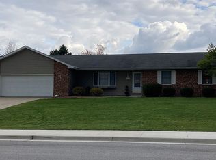 900 Redding Rd, Angola, IN 46703