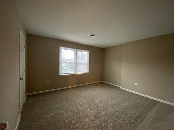 3rd image of 10 Melissa Ct APT B