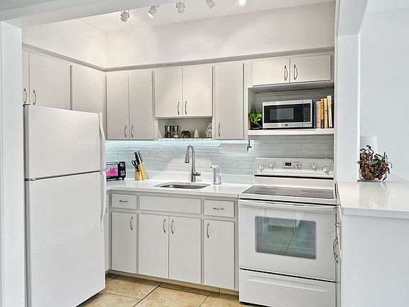 3rd image of 3912 NE 22nd Avenue #B2