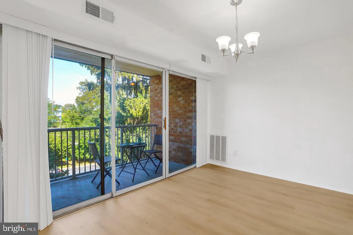 Yorktowne Square Condo — Photo 4