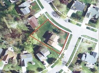 950 Cobblers Rd, Waterford, MI 48327