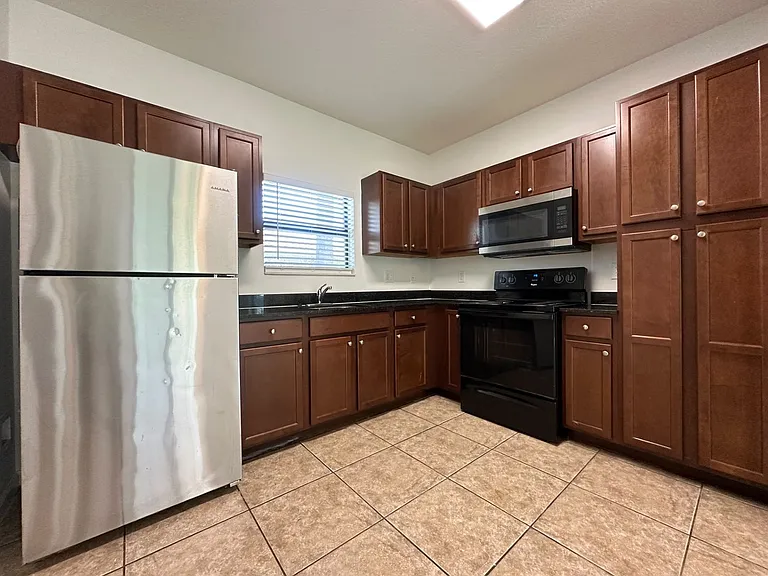 1035 NE 10th Ave — Photo 14