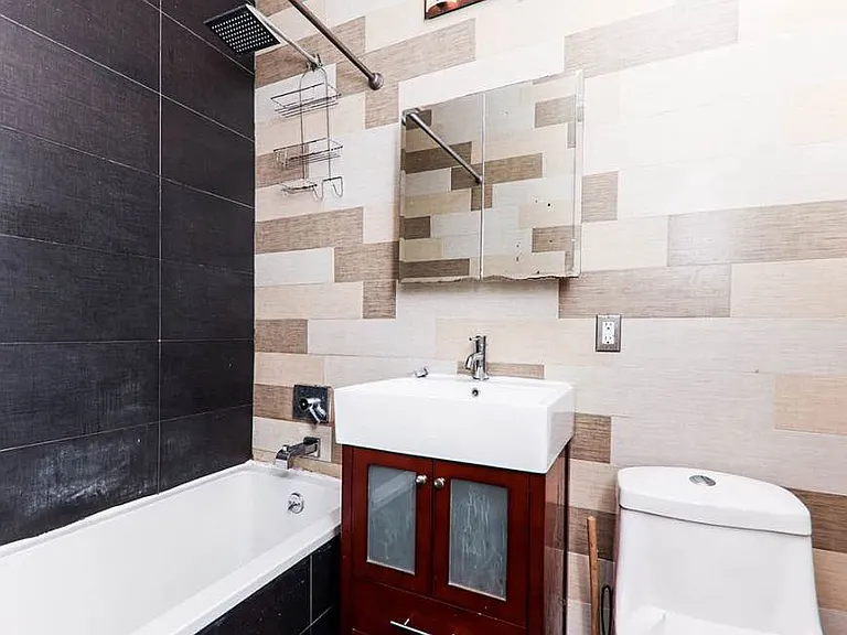 275 Menahan St #2R — Photo 9