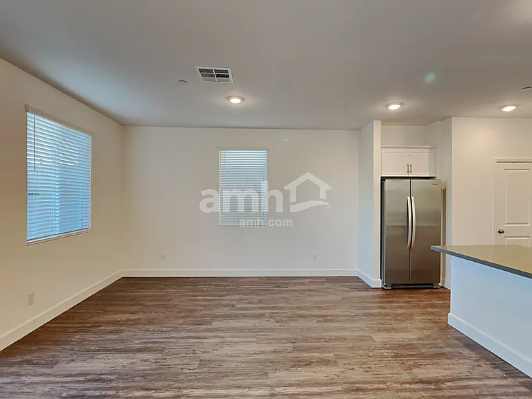 3352 Blodwen St — Photo 5