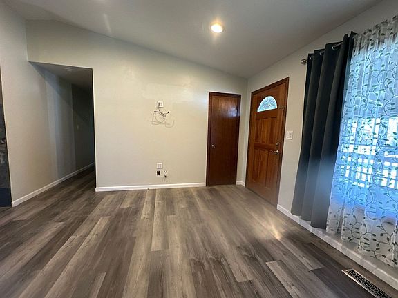 4th image of 4321 Myrtlewood Dr