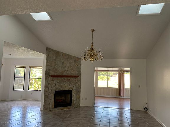 5th image of 227 Prindle Dr E