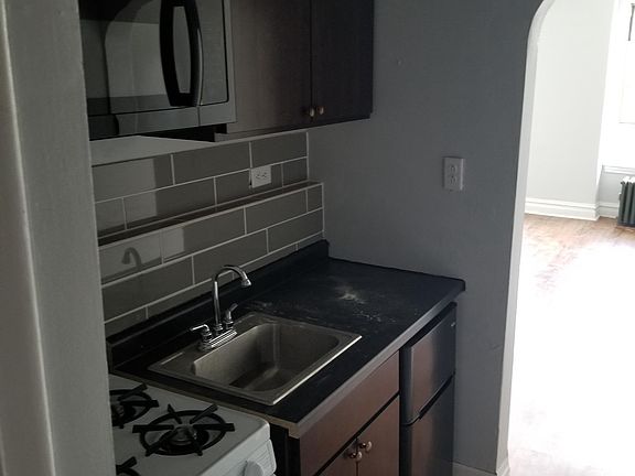 3rd image of 417 N Main St APT 15