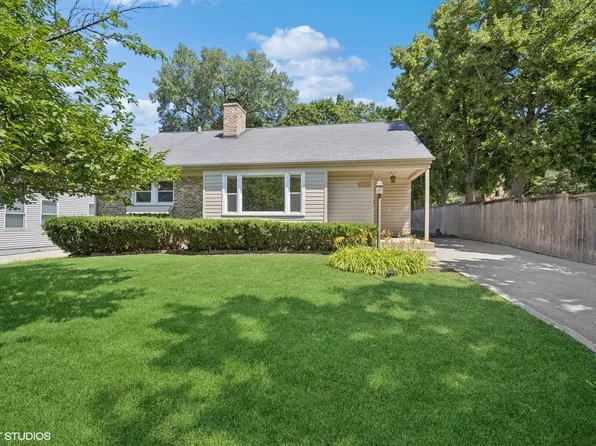 853 Driscoll Ct, Highland Park, IL 60035