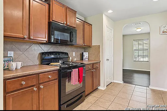 4 bed, 2.5 bath, 2234 sqft, $1,900 — Photo 4