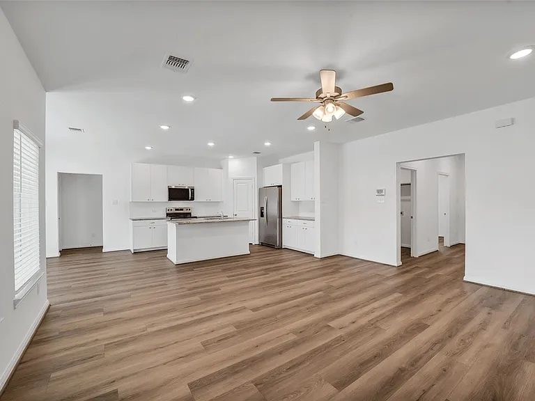 13614 Pine Dr — Photo 2