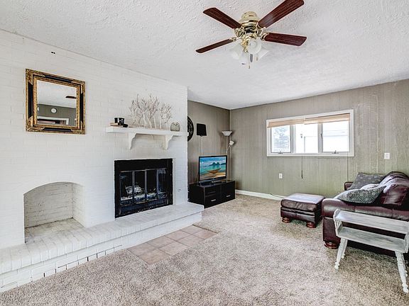 5th image of 408 Standish Dr
