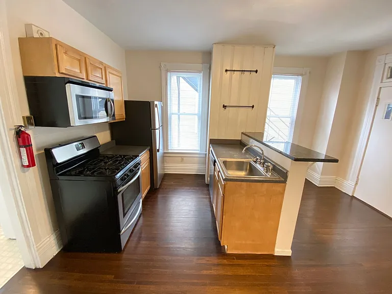 W Tompkins St 106-108 NPR — Photo 3