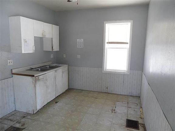 4th image of 423 E Chauncey St
