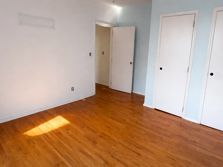 975 Walton Ave #3HS — Photo 1