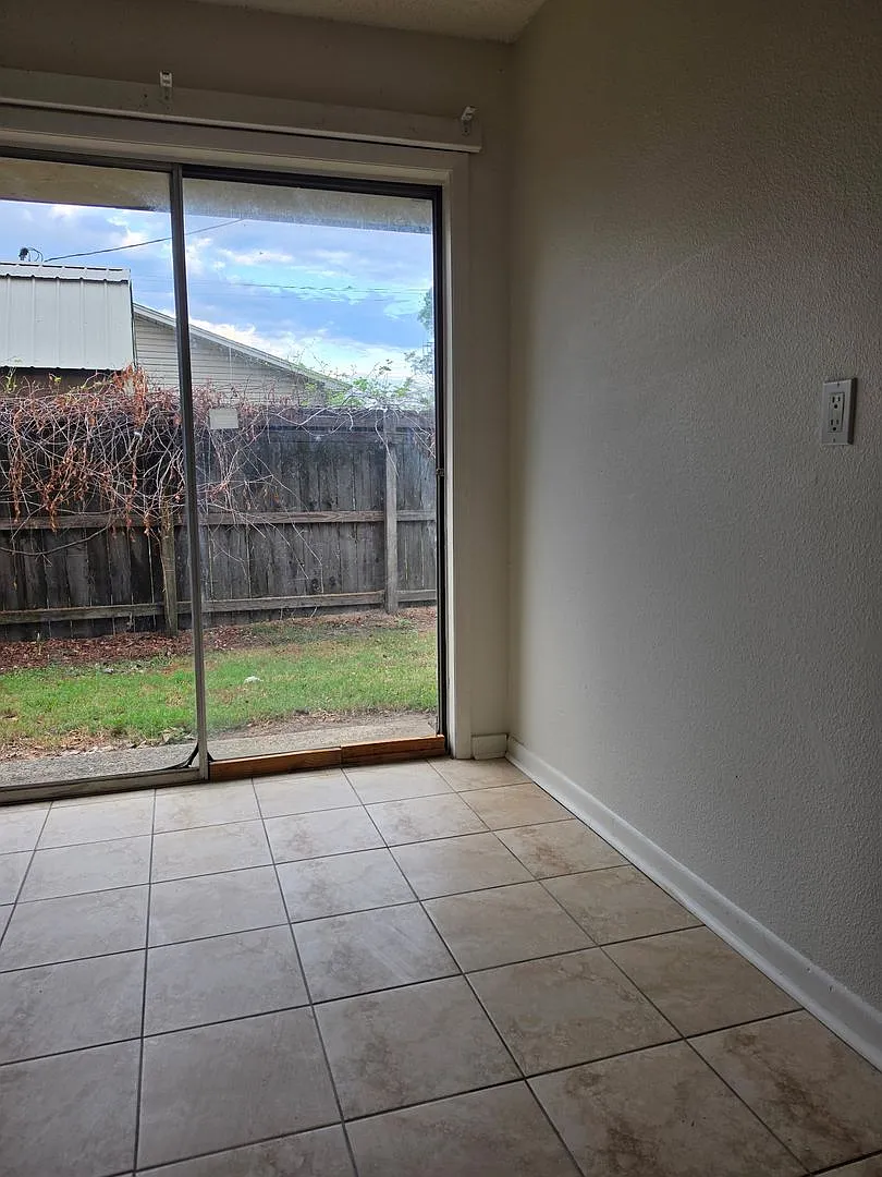 3rd Street Apartments — Photo 4