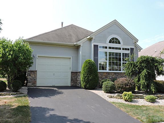 3rd image of 12 Florence Dr
