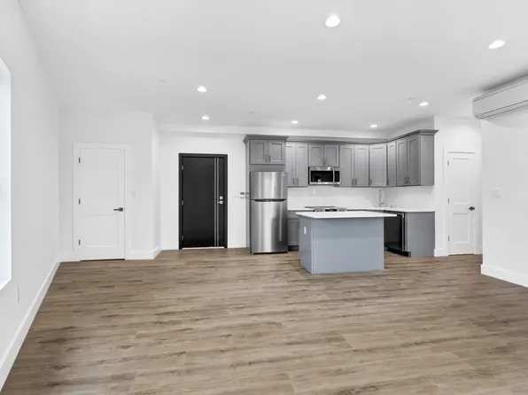 533 Greenwich St, Hempstead, NY