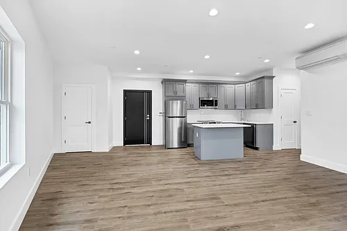 533 Greenwich St #1D Photo 1