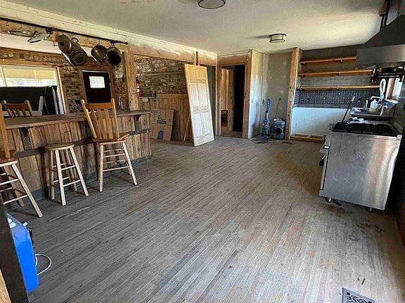 4th image of 1631 County Road 469