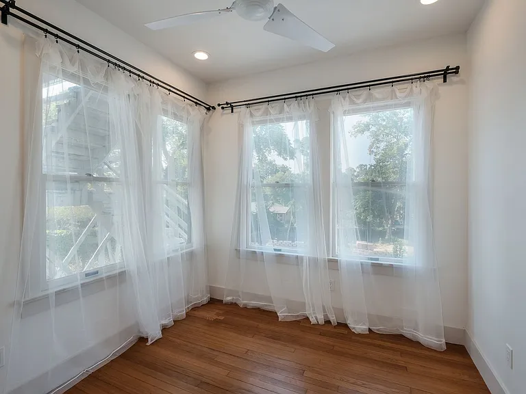 226 E Huisache Ave — Photo 9