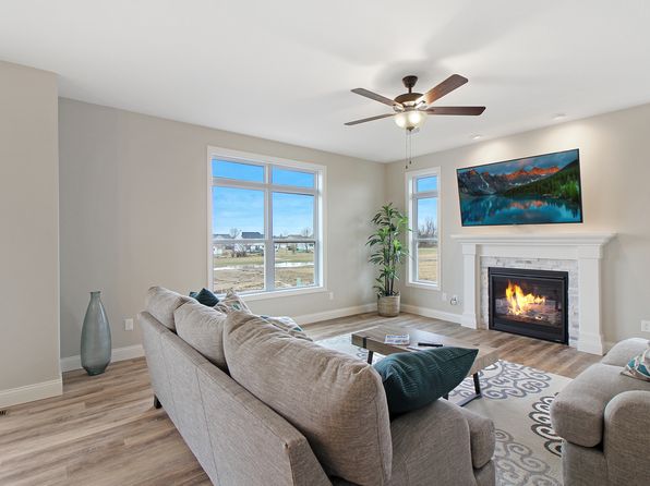 1713 Littlefield Ln, Mahomet, IL 61853