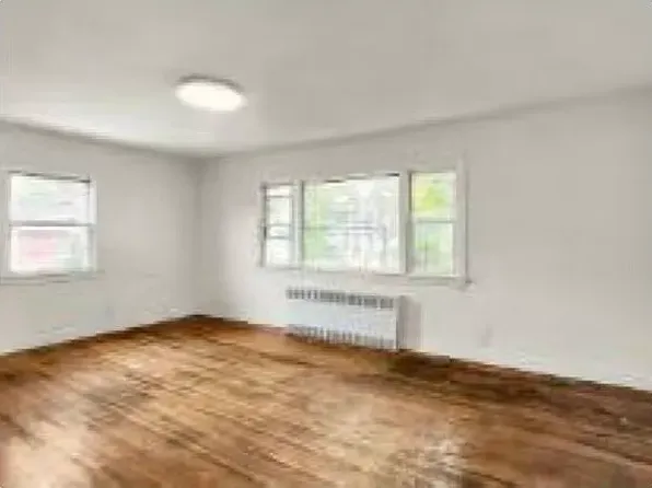 19214 35th Ave Floor 2, Flushing, NY 11358