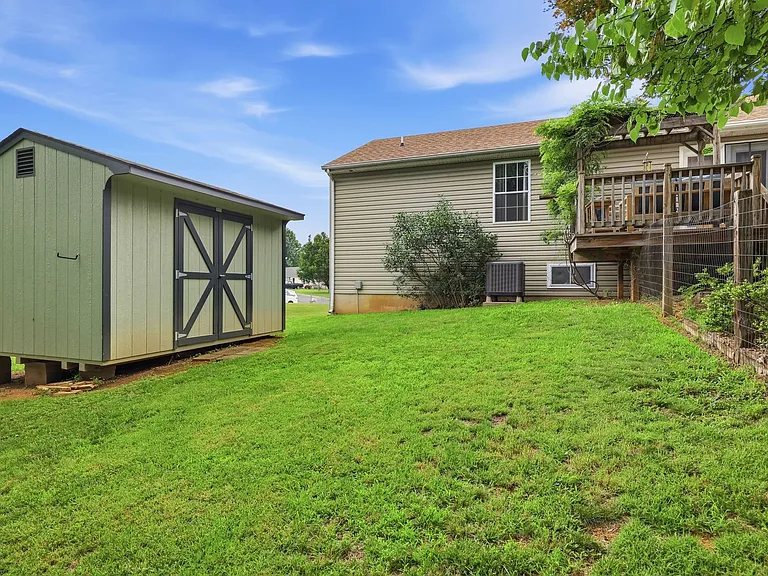 209 Greenwood Rd — Photo 19