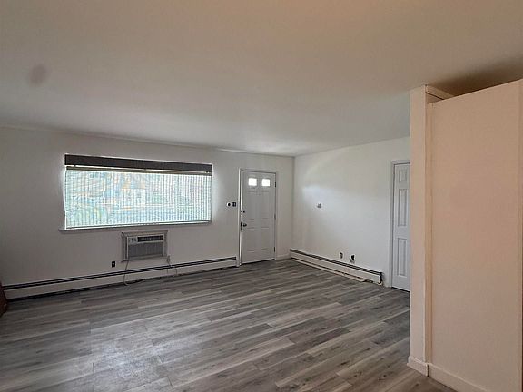 3rd image of 4901 Harbor Beach Blvd APT F5