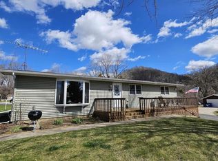 127 Malin St, Genoa, WI 54632