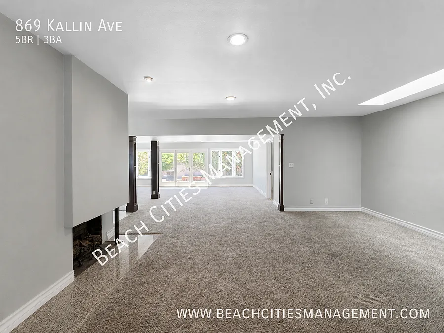 Huge 5-Bedroom, 3 Bath Two-Story House with Central AC! — Photo 2