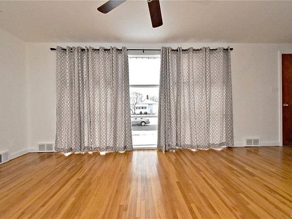 3rd image of 248 Oakridge Ave