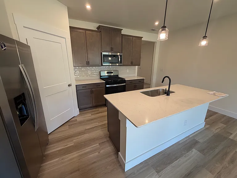 3796 Hawks Creek Dr — Photo 12