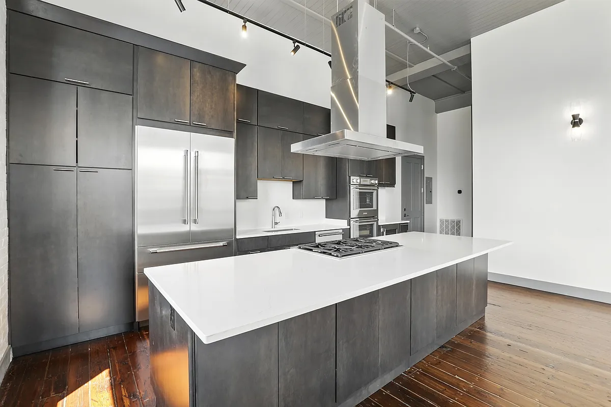 Building Photo - 222 W 15th St