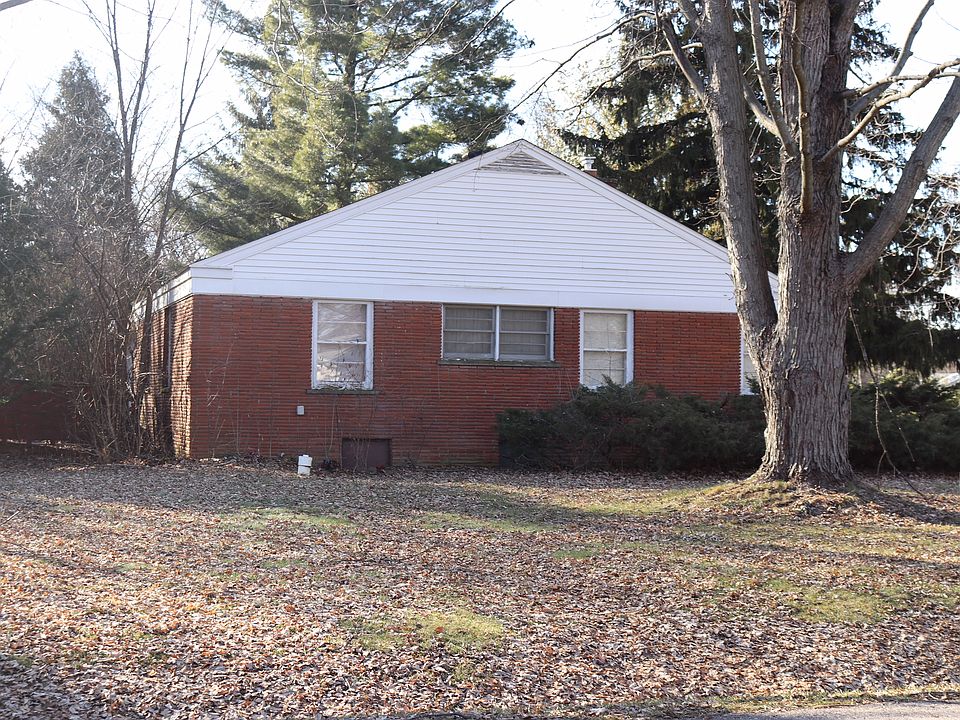 2nd image of 16155 Fairview Cres
