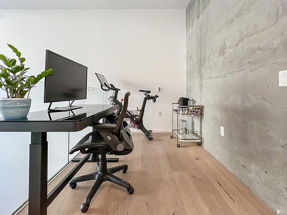 3rd image of 450 Hayes St #1C