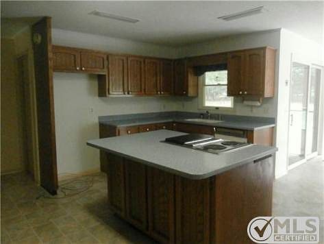 3rd image of 165 Deer Ln