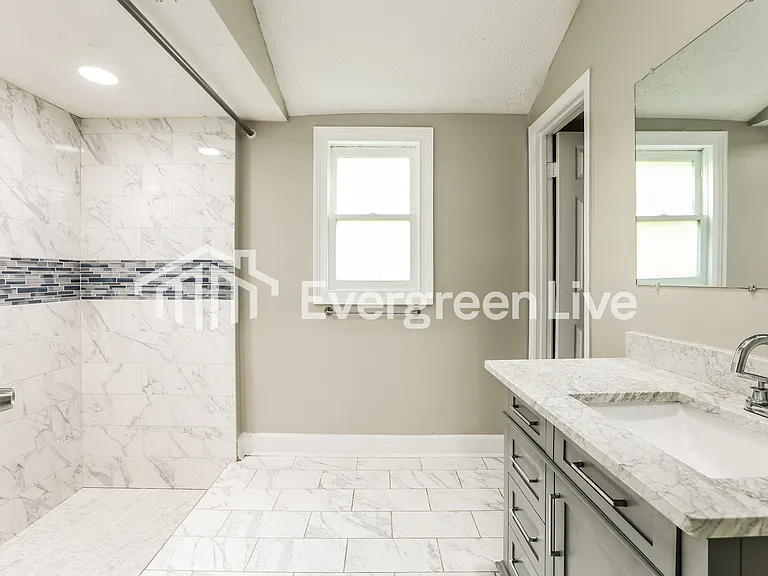 3906 Valley Rd — Photo 5