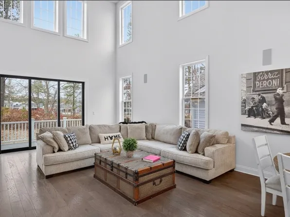 14 Briarwood, Plymouth, MA 02360