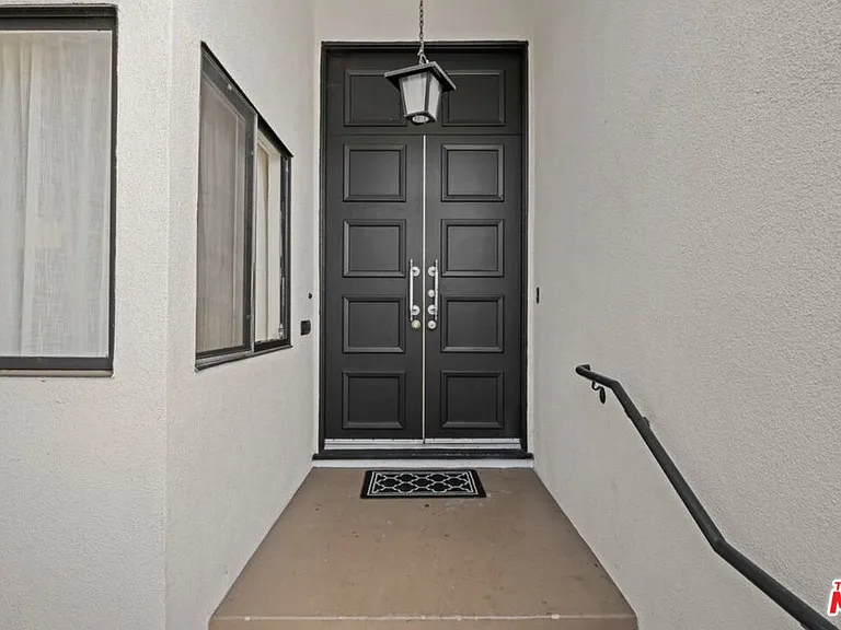 2617 S Beverly Dr — Photo 59