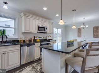 206 E Tazewell Rd, Sterling, VA 20164