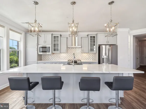 3927 Fair Ridge Dr Unit 401, Fairfax, VA 22033