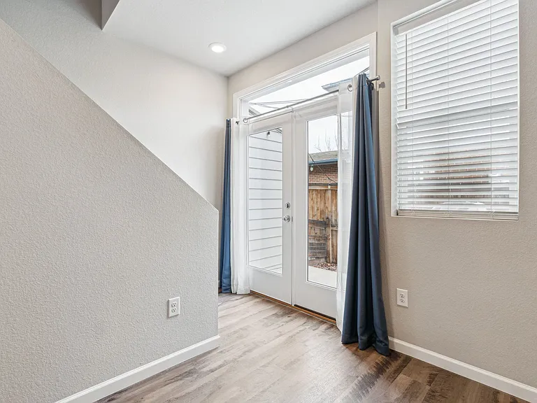 1050 Oak Cir — Photo 15